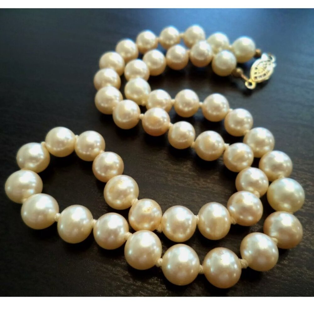 VINTAGE ESTATE KNOTTED GLASS PEARL BEADED 16" NECKLACE 1972